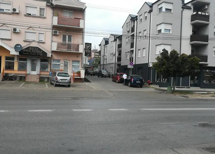 Katy Σρέμσκα Μιτρόβιτσα